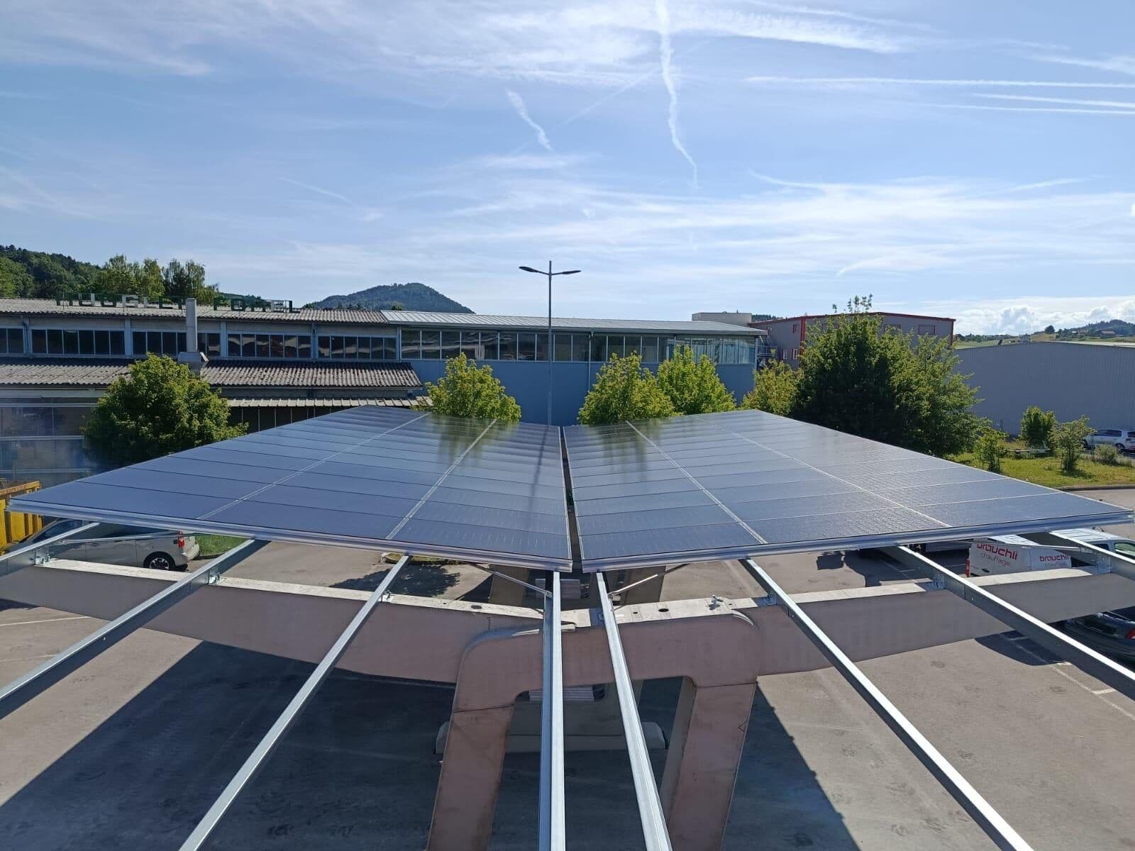 Ombrière solaire MECOpark couvrant un parking